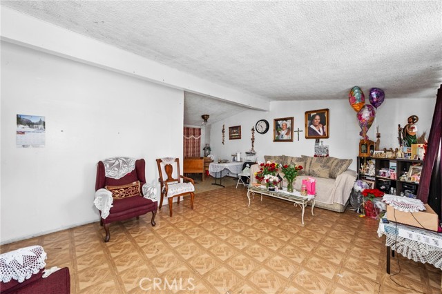 Detail Gallery Image 7 of 41 For 526 Nottingham Ave, Santa Ana,  CA 92703 - 4 Beds | 2 Baths