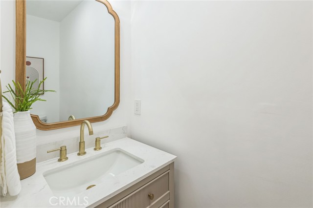 23509 Community Street, West Hills CA: https://media.crmls.org/medias/2380b4ed-5b9b-444a-888f-0a35770fb9bd.jpg
