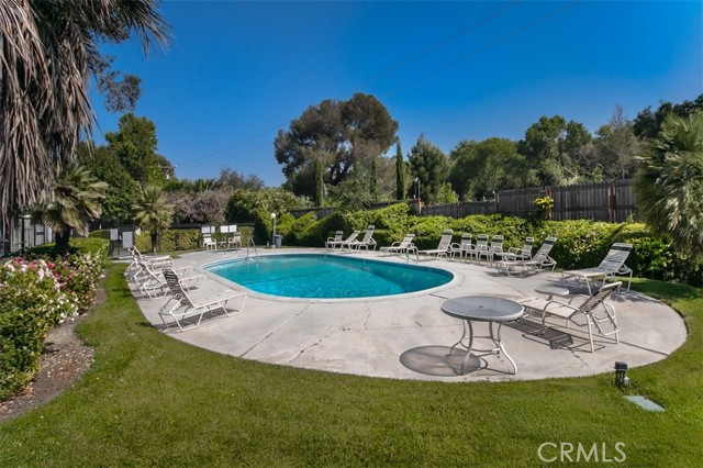 Detail Gallery Image 5 of 24 For 23530 Newhall Ave #5,  Newhall,  CA 91321 - 3 Beds | 2/1 Baths