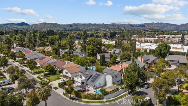 6245 N McLaren, Woodland Hills CA: https://media.crmls.org/medias/2381e34b-51f0-4216-a016-d287bcb33dfb.jpg