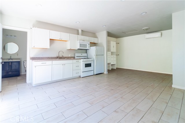44655 Fig Avenue, Lancaster CA: https://media.crmls.org/medias/238311bb-0c11-4dc9-b0c2-f928cffac2d0.jpg