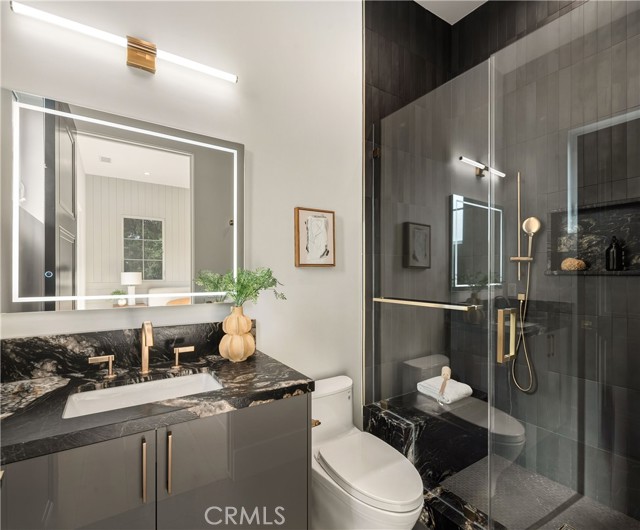 Detail Gallery Image 39 of 56 For 20511 Wells Dr, Woodland Hills,  CA 91364 - 6 Beds | 6/1 Baths