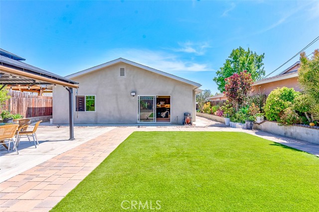 335 E Francis Avenue, La Habra CA: https://media.crmls.org/medias/238457cd-7c53-4590-8deb-d8df4f432f66.jpg