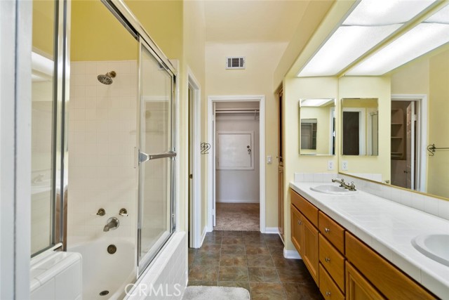 Detail Gallery Image 21 of 51 For 24640 Brighton Dr #B,  Valencia,  CA 91355 - 2 Beds | 2/1 Baths