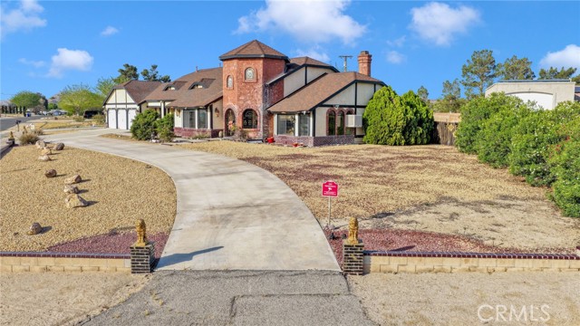 Detail Gallery Image 4 of 65 For 13889 Olathe Rd, Apple Valley,  CA 92307 - 5 Beds | 2/1 Baths