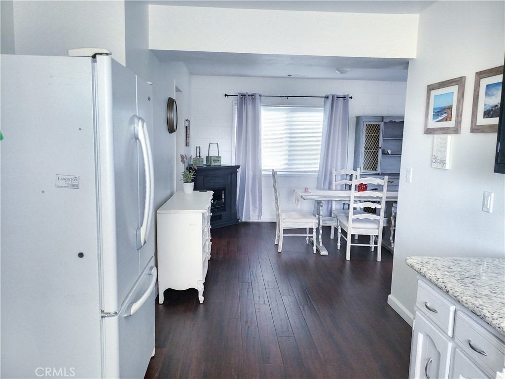 https://media.crmls.org/medias/23861188-a1c6-4c78-a268-43029f008b6c.jpg?preset=X-Large