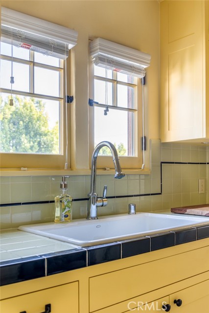 Detail Gallery Image 19 of 38 For 8246 4th St, Los Angeles,  CA 90048 - 2 Beds | 2 Baths