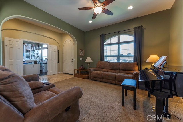 Detail Gallery Image 11 of 53 For 31118 Lilac Way, Temecula,  CA 92592 - 4 Beds | 2/1 Baths