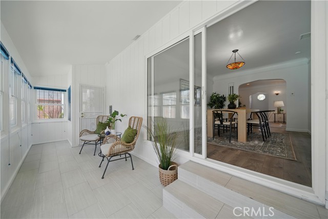2325 Golden Avenue, Long Beach CA: https://media.crmls.org/medias/2389380f-c957-4e97-afa2-a196ce065fef.jpg