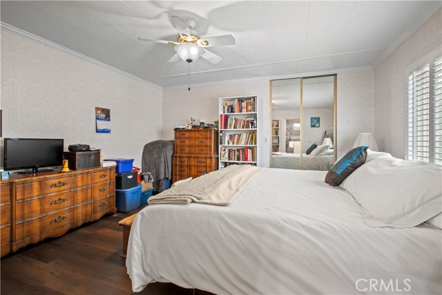 5200 Irvine Blvd., Irvine CA: https://media.crmls.org/medias/2389d092-4c51-469b-aa0e-be11b71bfb24.jpg