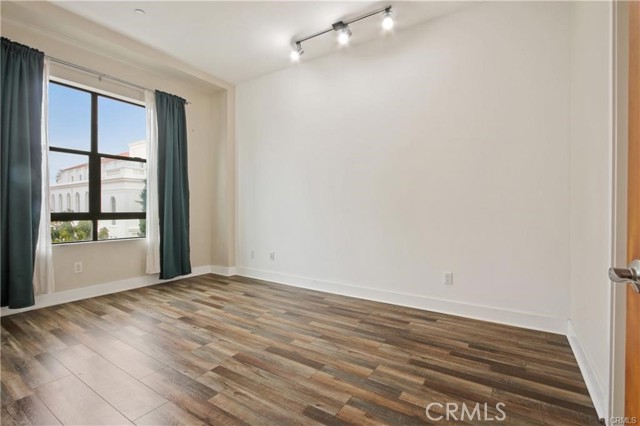 Detail Gallery Image 15 of 20 For 395 E 4th St #19,  Long Beach,  CA 90802 - 3 Beds | 1/1 Baths