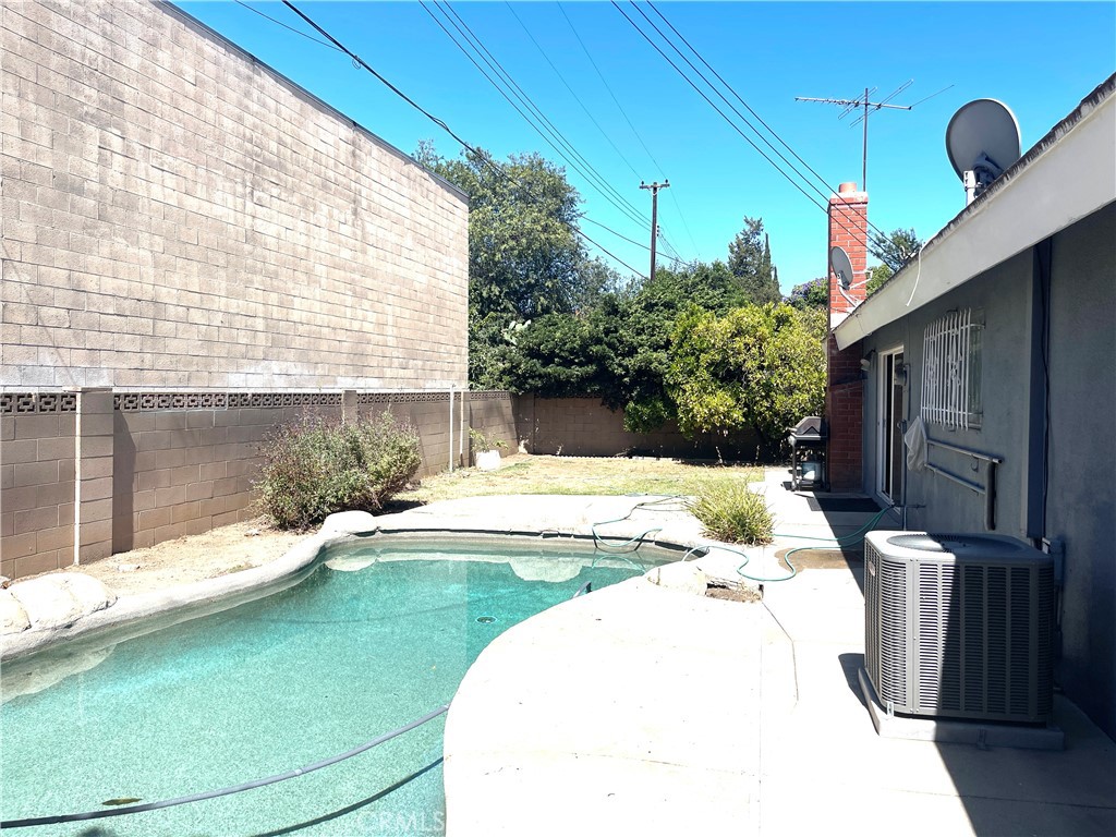 https://media.crmls.org/medias/238b2eba-03bc-4280-b5b0-3b8de9c282ee.jpg?preset=X-Large