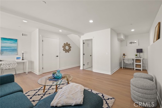 Detail Gallery Image 45 of 60 For 204 N Prospect #B,  Redondo Beach,  CA 90277 - 4 Beds | 3 Baths