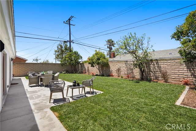 5021 Dovewood Drive, Huntington Beach CA: https://media.crmls.org/medias/238bbd1e-77ae-4c22-a8bd-60d8e48b4f80.jpg