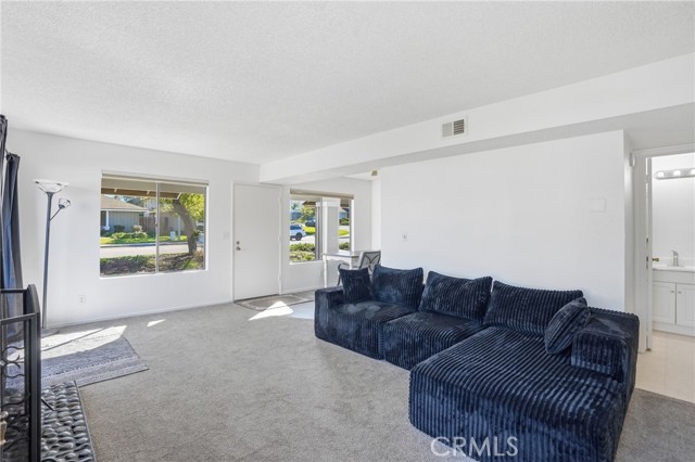 Detail Gallery Image 5 of 21 For 1193 E Foster, Santa Maria,  CA 93455 - 3 Beds | 1/1 Baths