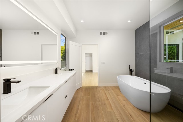 914 N Catalina Street, Burbank CA: https://media.crmls.org/medias/238ca9a0-ae66-488a-90b9-1392ae281074.jpg