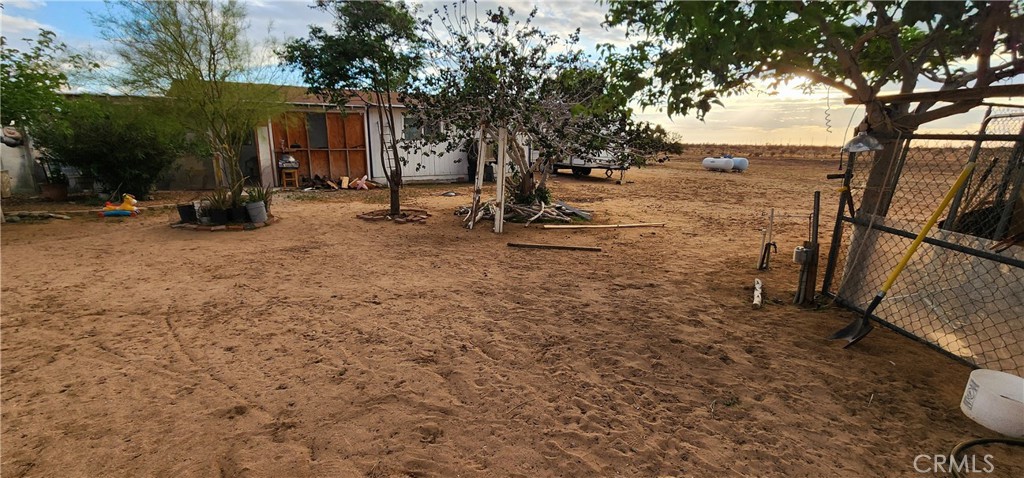 https://media.crmls.org/medias/238dfc8c-335d-4868-886e-b8b09b679e7c.jpg?preset=X-Large
