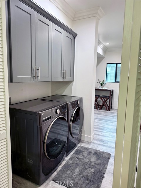 223 N St Andrews Place, Los Angeles CA: https://media.crmls.org/medias/238ee445-7c0a-4f82-a57d-7c66c7b7e86a.jpg