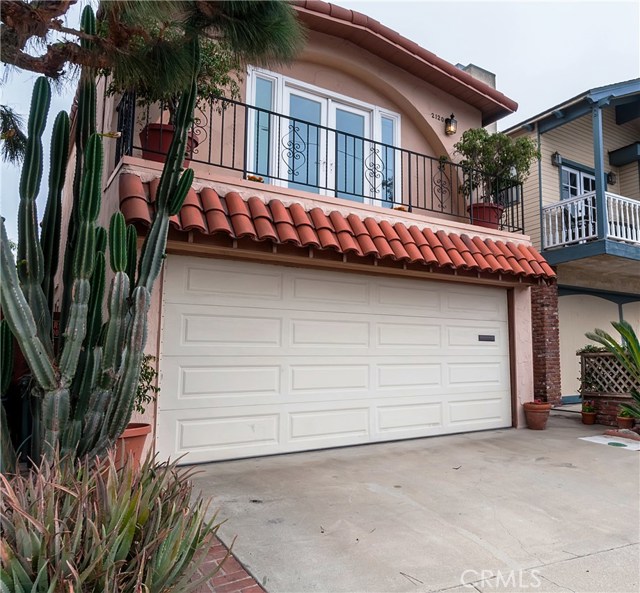 2120 Prospect Avenue, Hermosa Beach, California 90254, 3 Bedrooms Bedrooms, ,1 BathroomBathrooms,Residential,Sold,Prospect,SB17212998