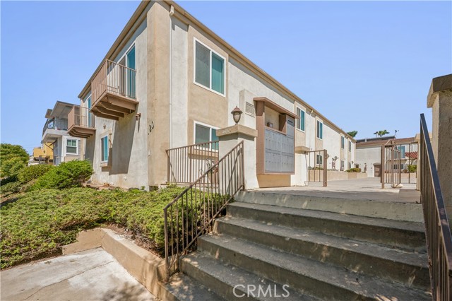 Detail Gallery Image 3 of 14 For 120 S Francisca Ave #5,  Redondo Beach,  CA 90277 - 2 Beds | 2/1 Baths