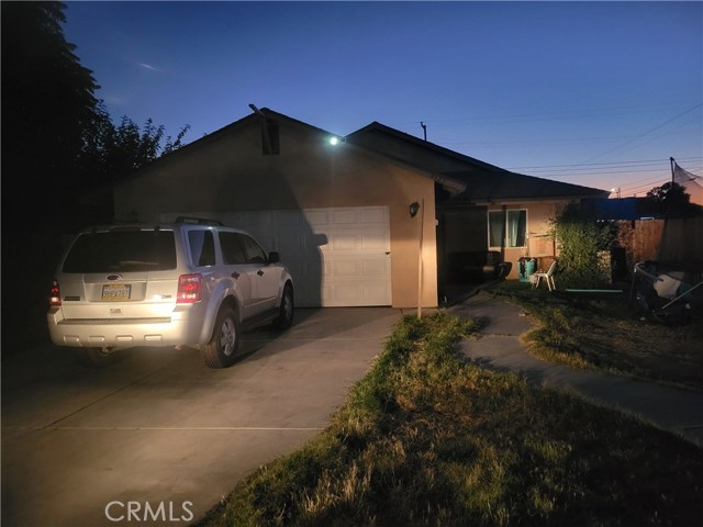 Detail Gallery Image 2 of 2 For 3525 Jewett Ave, Bakersfield,  CA 93301 - 3 Beds | 2 Baths