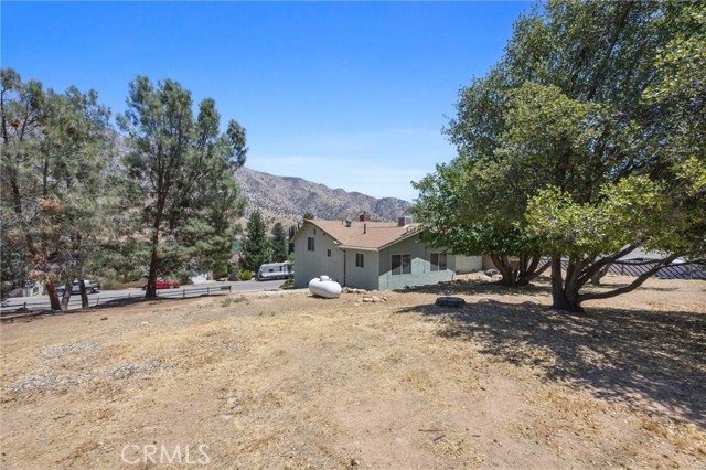 119 Pine Drive, Kernville CA: https://media.crmls.org/medias/238fb51a-32c3-44d5-8fed-e72dd9492a7d.jpg