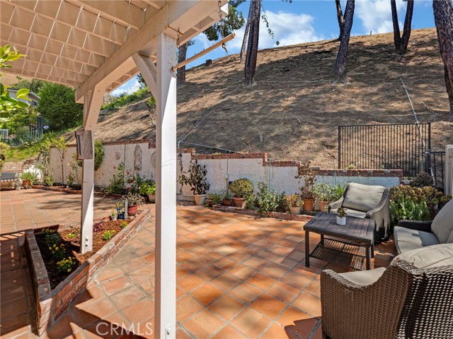 28702 Eagleton Street, Agoura Hills CA: https://media.crmls.org/medias/238fbe6a-1b94-4b8e-b045-6c2f03290d6d.jpg
