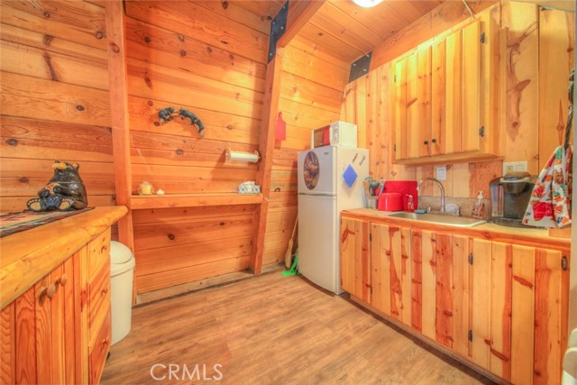 42608 Cedar Avenue, Big Bear Lake CA: https://media.crmls.org/medias/238ff576-9c1f-4786-8ab8-c0f0032a14ea.jpg