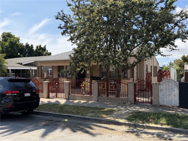 Detail Gallery Image 3 of 3 For 2129 Locust, Long Beach,  CA 90806 - – Beds | – Baths