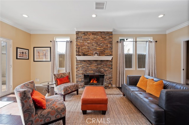 533 Roswell Avenue, Long Beach CA: https://media.crmls.org/medias/23909c1d-de0a-4c76-955c-c1a5c227fb60.jpg