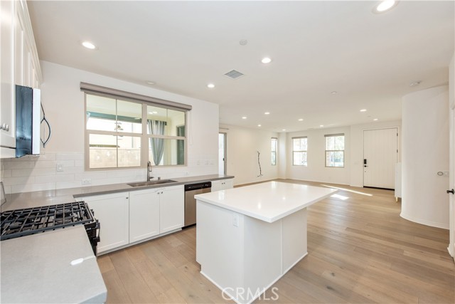 Detail Gallery Image 8 of 26 For 74 Parkwood, Irvine,  CA 92620 - 4 Beds | 3 Baths