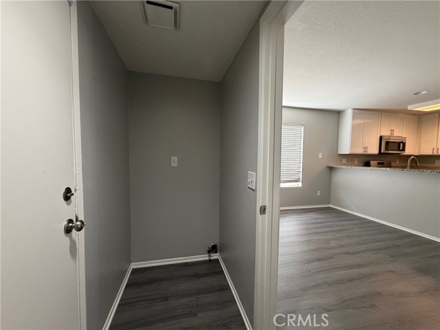 Detail Gallery Image 9 of 25 For 14610 Green River, Victorville,  CA 92394 - 3 Beds | 2/1 Baths