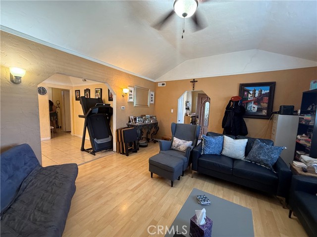 Image 4 of 27 For 516 Brand Boulevard