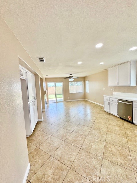 Detail Gallery Image 19 of 42 For 5220 Holstein Way, Jurupa Valley,  CA 92509 - 3 Beds | 2 Baths