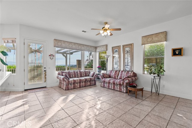 22440 Skylake Place, Saugus CA: https://media.crmls.org/medias/23919b3a-ccb4-49f1-93c0-c01c18cd11b4.jpg