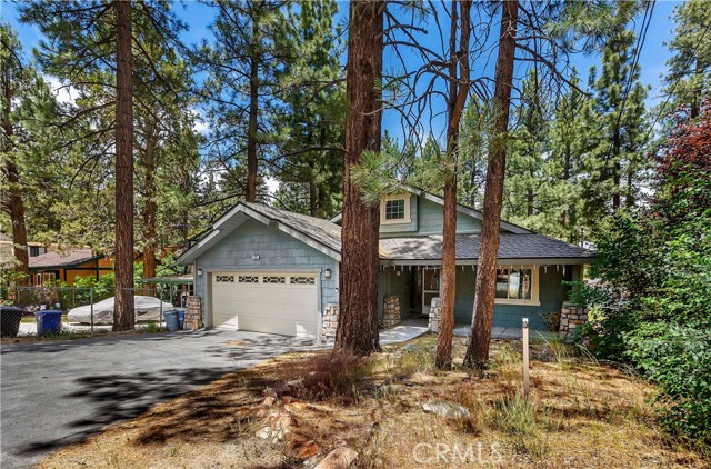 Detail Gallery Image 2 of 25 For 329 E Sherwood Bld, Big Bear City,  CA 92314 - 3 Beds | 2 Baths