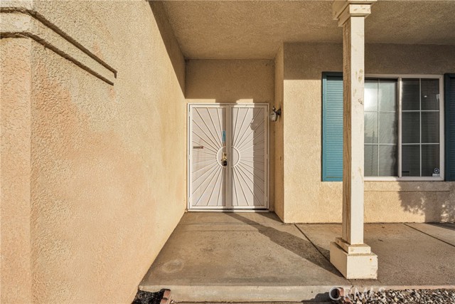 Detail Gallery Image 4 of 53 For 12407 Pacoima Rd, Victorville,  CA 92392 - 5 Beds | 3 Baths