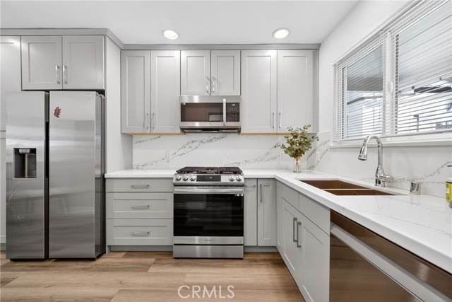 Detail Gallery Image 12 of 37 For 22647 Clarendon St, Woodland Hills,  CA 91367 - 3 Beds | 2 Baths