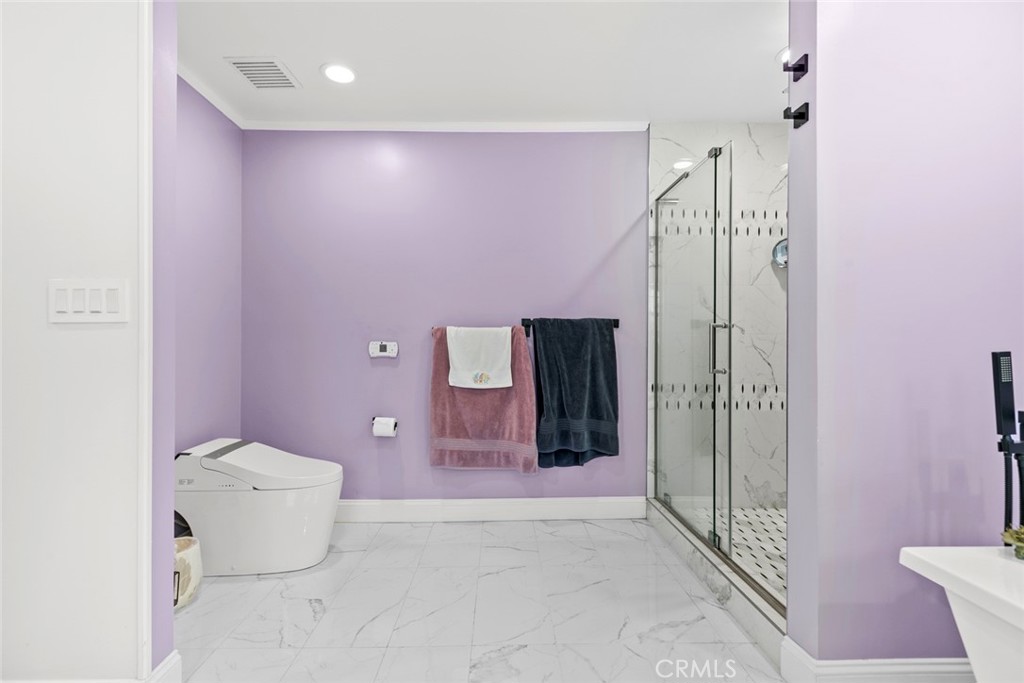 https://media.crmls.org/medias/2394a59d-de06-40f7-8a27-b421025cab44.jpg?preset=X-Large