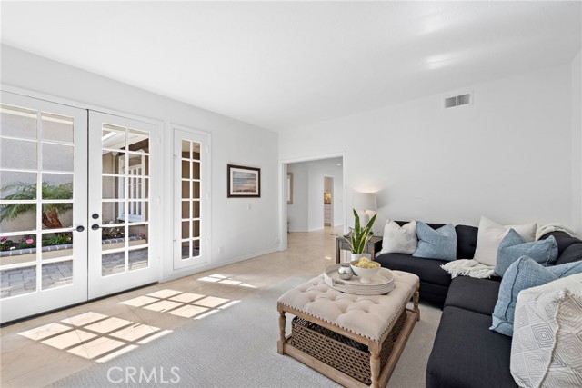 Detail Gallery Image 21 of 55 For 14 Lucerne, Newport Beach,  CA 92660 - 3 Beds | 2/1 Baths