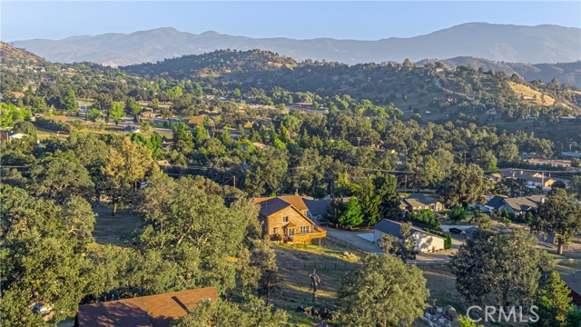 Detail Gallery Image 9 of 63 For 24401 Serra Pl, Tehachapi,  CA 93561 - 4 Beds | 3/1 Baths