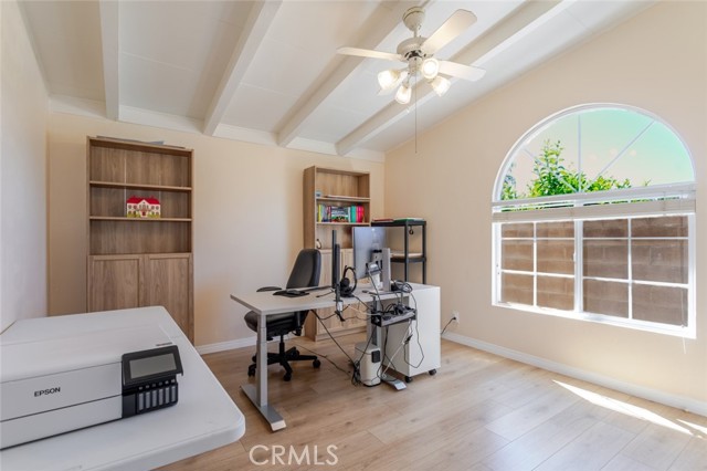 Detail Gallery Image 23 of 39 For 22459 Guadilamar Dr, Saugus,  CA 91350 - 3 Beds | 2 Baths