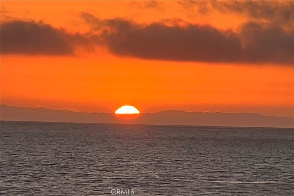 https://media.crmls.org/medias/23967cc7-b3af-43a8-9730-080868d1e37e.jpg?preset=X-Large