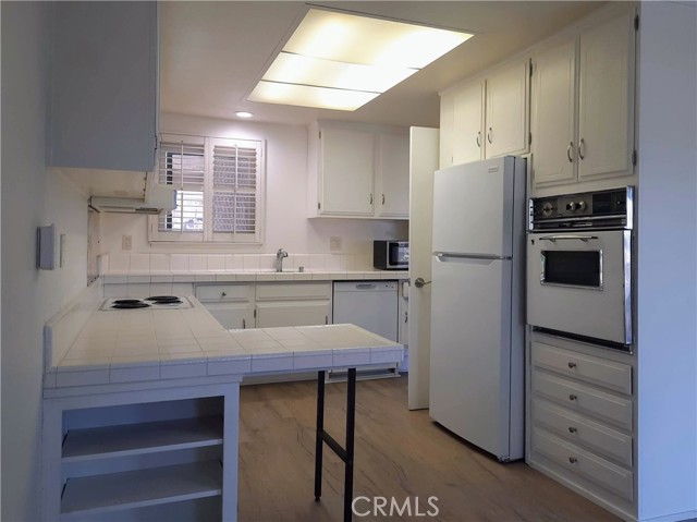 2296 Via Puerta, Laguna Woods CA: https://media.crmls.org/medias/2396b612-24ce-49a8-9ed4-499fd7333e1a.jpg