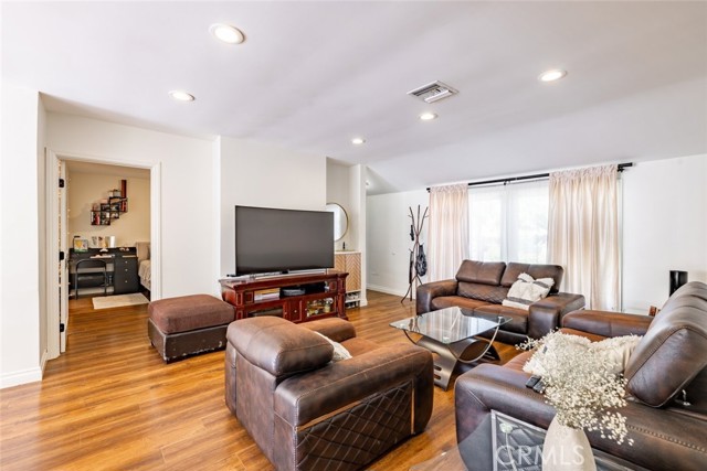5805 Bucknell Avenue, Valley Village CA: https://media.crmls.org/medias/2396ecfe-ead7-441f-9dc9-25d751528066.jpg