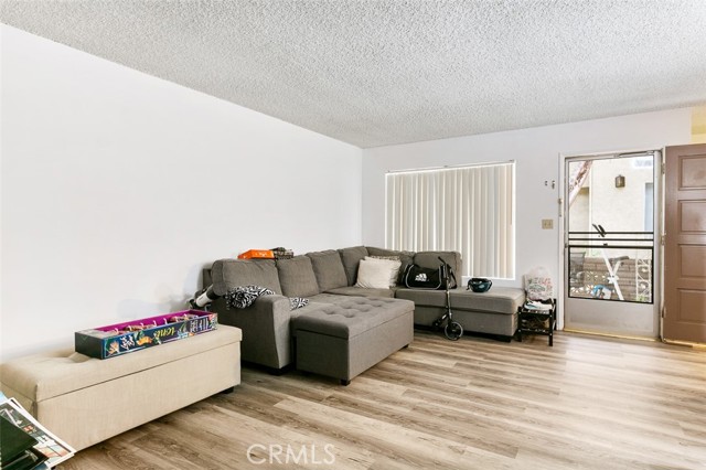 121 E Live Oak Street, San Gabriel CA: https://media.crmls.org/medias/239820ab-86b0-448e-aead-f51284587bd6.jpg