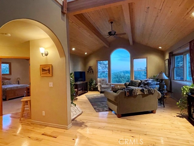 5637 Lakeside Road, Mariposa CA: https://media.crmls.org/medias/23992082-b7cf-4af1-9781-4517b11e662f.jpg