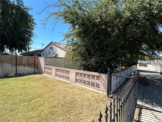 Detail Gallery Image 16 of 16 For 1395 N Esther Way, Fresno,  CA 93728 - 2 Beds | 1 Baths