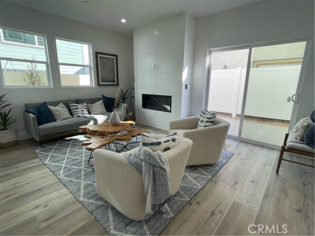 Detail Gallery Image 3 of 27 For 2811 190th Street #B,  Redondo Beach,  CA 90278 - 4 Beds | 3/1 Baths