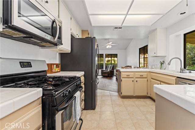 Detail Gallery Image 12 of 37 For 44204 Galion Ave, Lancaster,  CA 93536 - 4 Beds | 2 Baths